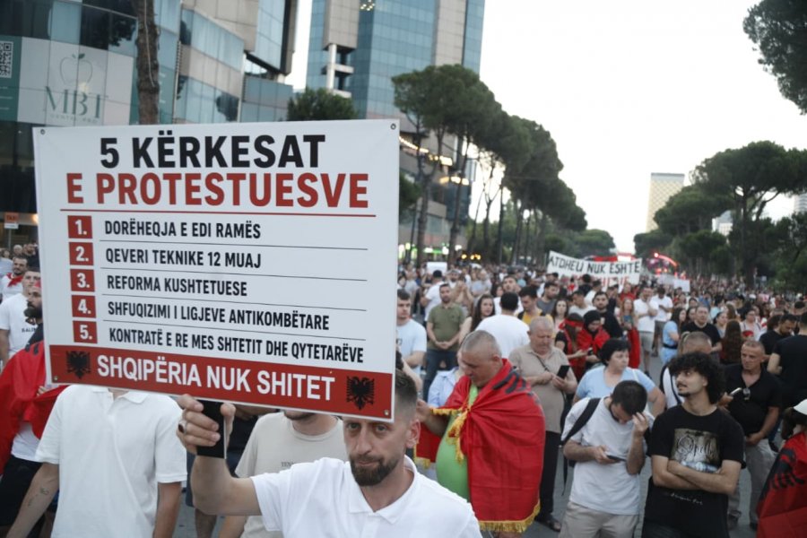  Rama jepe dorëheqjen   Sot dita e 26 të e protestës anti qeveritare