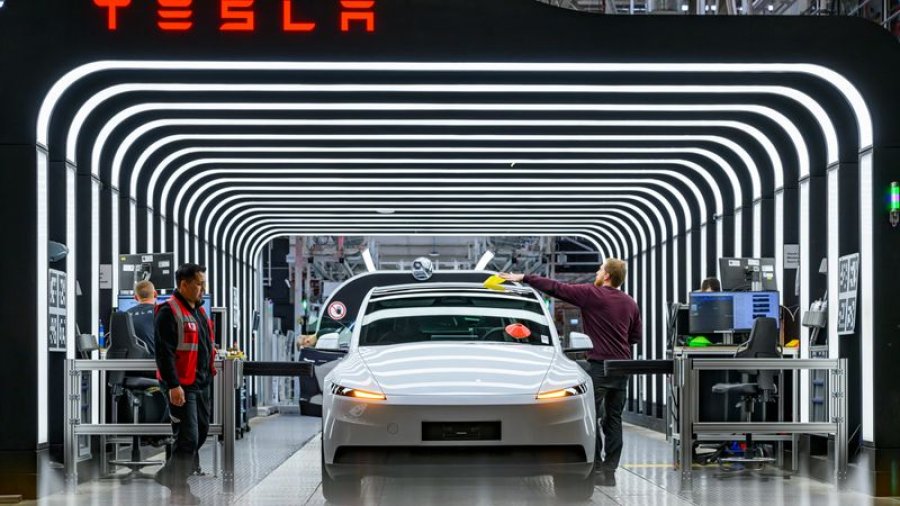 Tesla do të punësojë edhe 1,000 punonjës në fabrikën e vetme europiane, rritet kërkesa