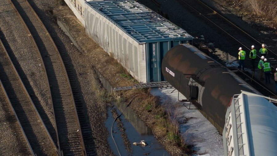 Treni i mallrave përplaset me trenin e pasagjerëve në Poloninë perëndimore  2 të plagosur