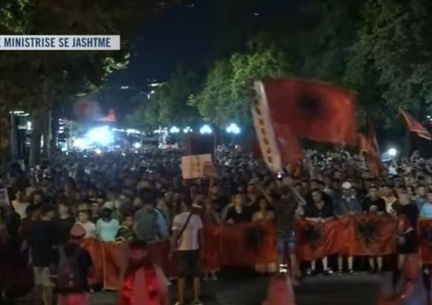 'Rama jepe dorëheqjen'! Protesta nuk ndalet! Nesër dhe më shumë para kryeministrisë