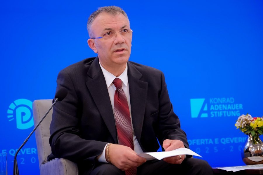 Parkimi me pagesë në Durrës  Igli Cara  Vendim absurd   qyteti po bëhet dita ditës i pajetueshëm