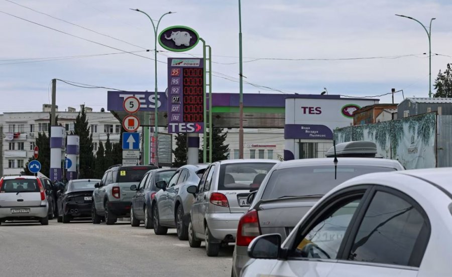 Ukraina godet infrastrukturën energjetike në Krime