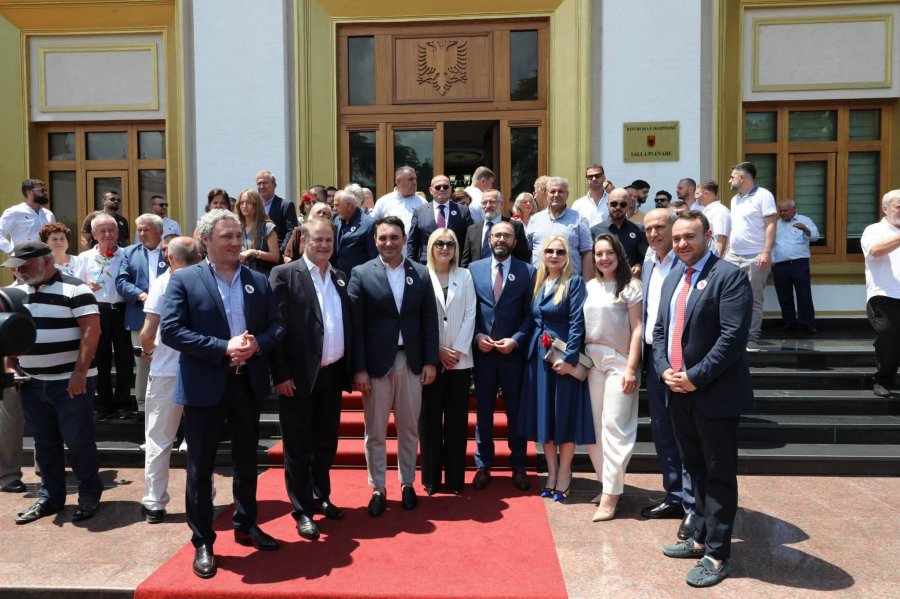 27-qershori-zhupa-kujtese-dinjitet-dhe-drejtesi-per-shqiptaret-e-camerise