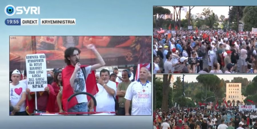 Turisti britanik i bashkohet protestës në bulevard: Rama tha se kemi frikë të vijmë? Broçkulla! Jepe dorëheqjen
