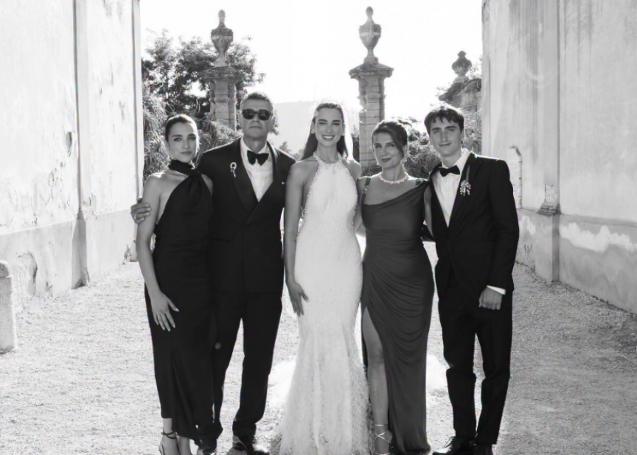 babai-i-dua-lipes-publikon-foto-nga-dasma-e-kengetares-me-callum-turner