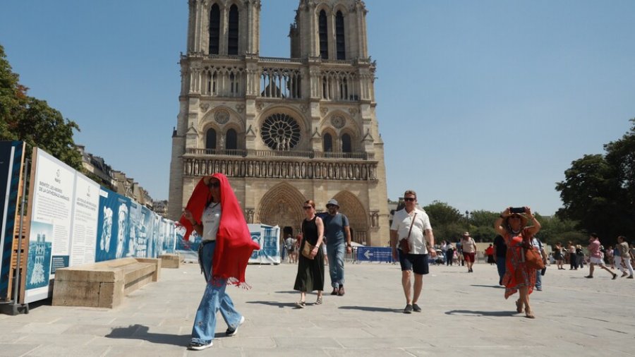 Nxitimi për të blerë kondicionerë shkakton kaos në dyqanet franceze mes valës së të nxehtit