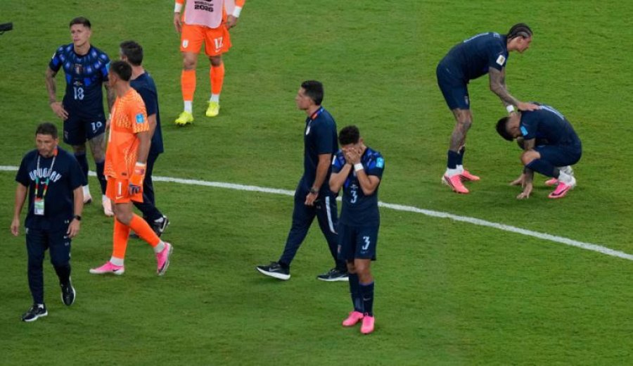 federata-e-futbollit-te-uruguait-anulon-fluturimin-carter-te-lojtareve-nga-kupa-e-botes-si-ndeshkim