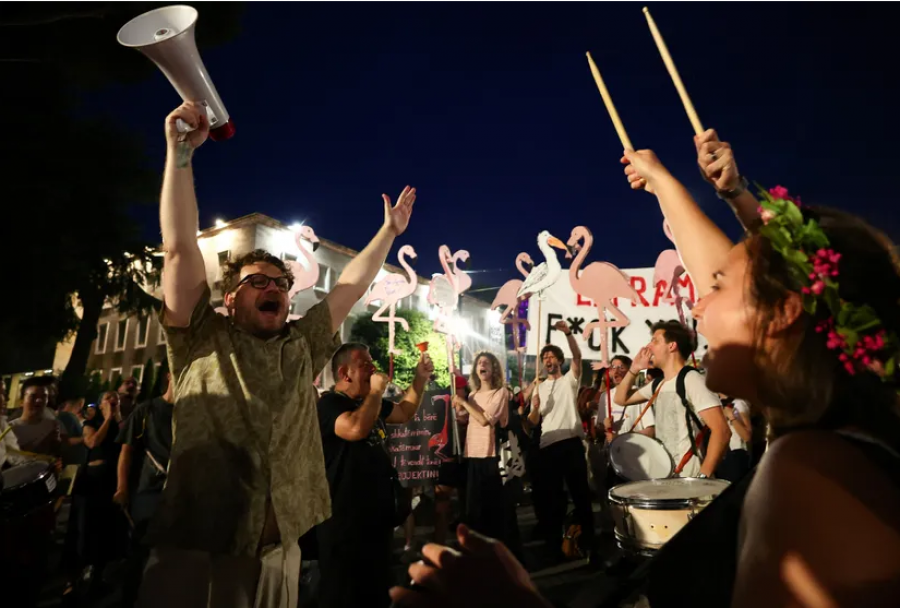 gazeta-franceze-rama-i-konsumuar-nga-korrupsioni-shqiptaret-po-protestojne-kunder-tij-prej-nje-muaji