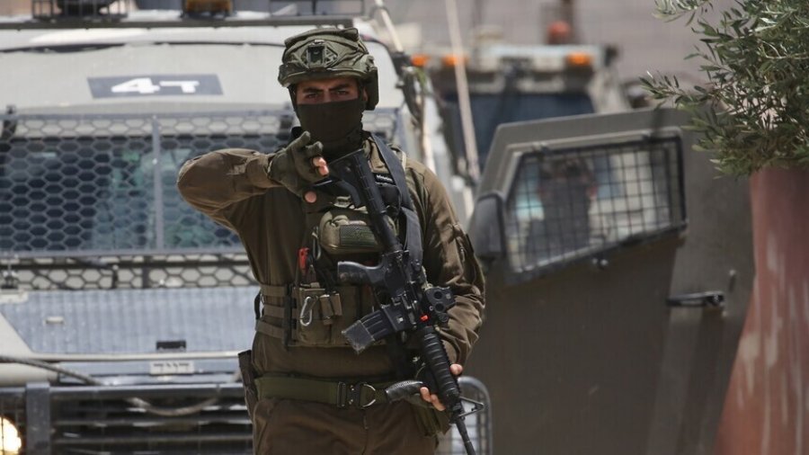 Forcat izraelite bastisin universitetin palestinez, sulmojnë rojen e sigurisë në Bregun Perëndimor të pushtuar