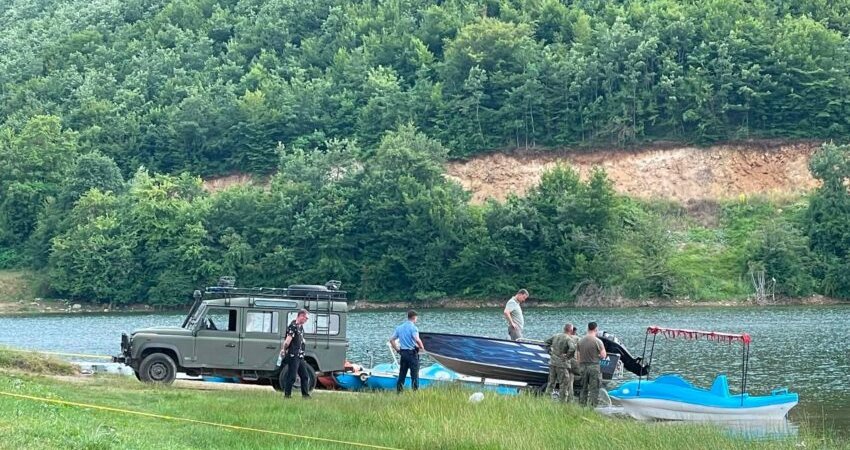 Ky është i riu që po kërkohet në Liqenin e Batllavës, dyshohet se ra nga varka