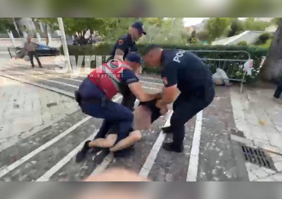 Skandal  Gjuajtën me vezë ministrat  policia e Edi Ramës tërheq zvarrë protestuesit