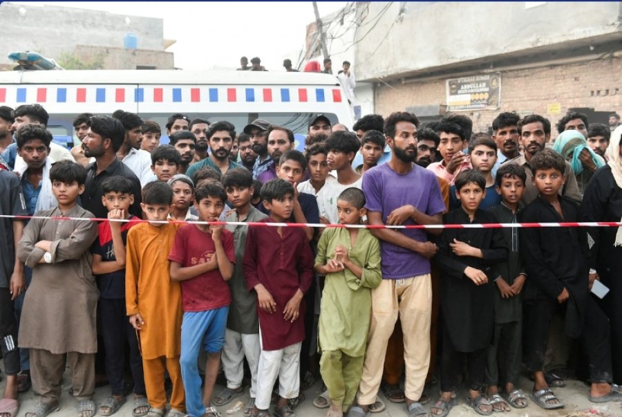 Shembet çatia e një qendre mësimdhënie, të paktën 14 fëmijë humbin jetën në Pakistan 