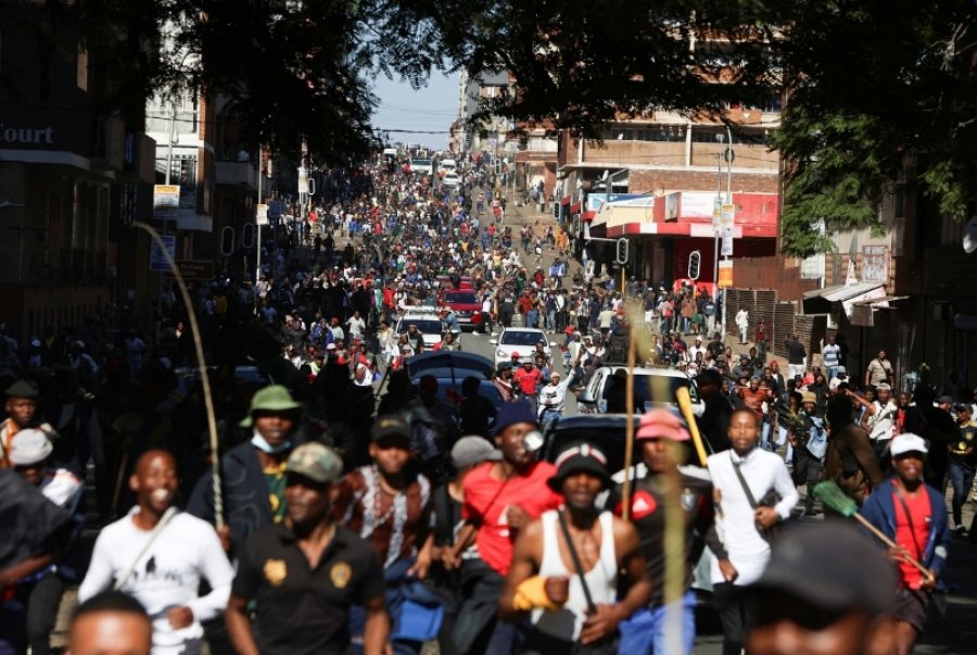 Demonstrata të mëdha kundër emigrantëve të paligjshëm në Afrikën e Jugut