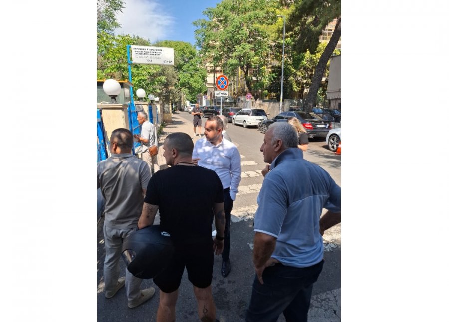 Balliu në komisariat, takon protestuesit e ndaluar pas protestës