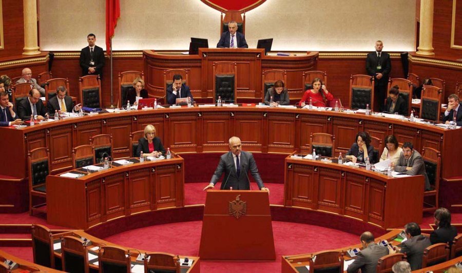 Mbahet në paraburgim/ Ilir Meta: Ligjin e minierave e bëri qeveria e Ramës, jo unë