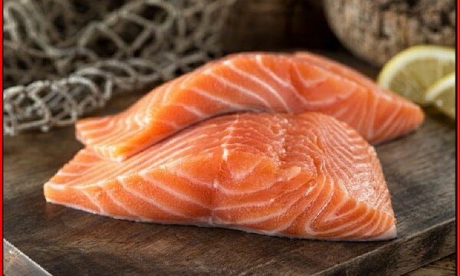 Si ta hani salmonin në mënyrën më të shëndetshme