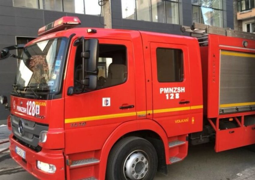  Shkrumbohet gjatë natës makina në Korçë, dyshimet për ngjarjen 