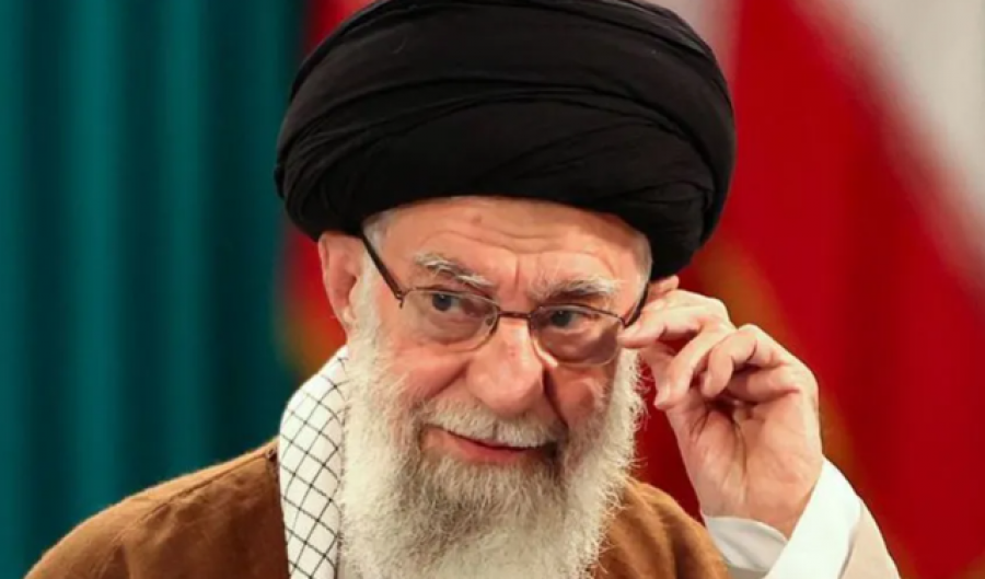 'Spiuni brenda pallatit tregoi dhe vendin ku ishte ulur'/ Kush e tradhtoi Ali Khamenei-n?