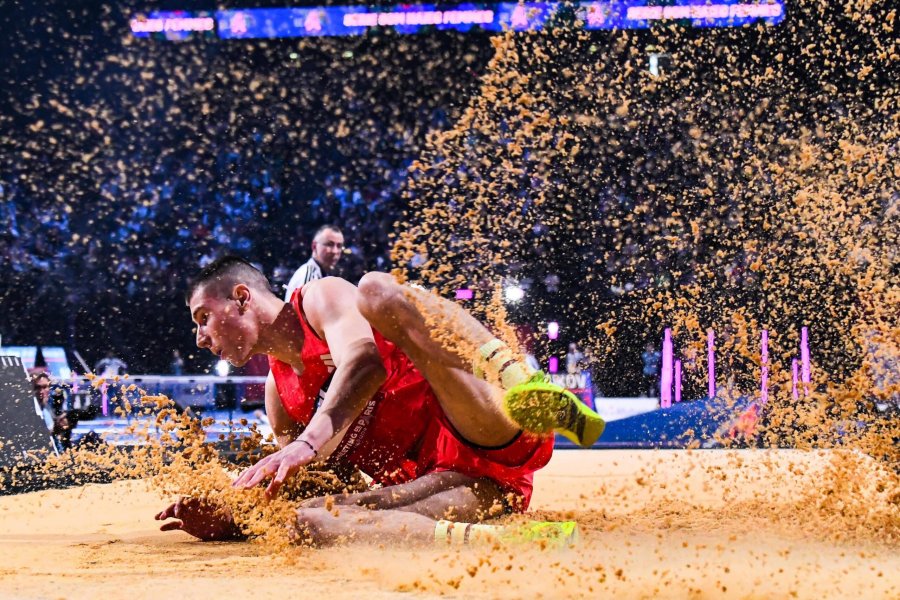 ‘Është një bishë!’ Bozhidar Saraboyukov po mahnit botën e atletikës