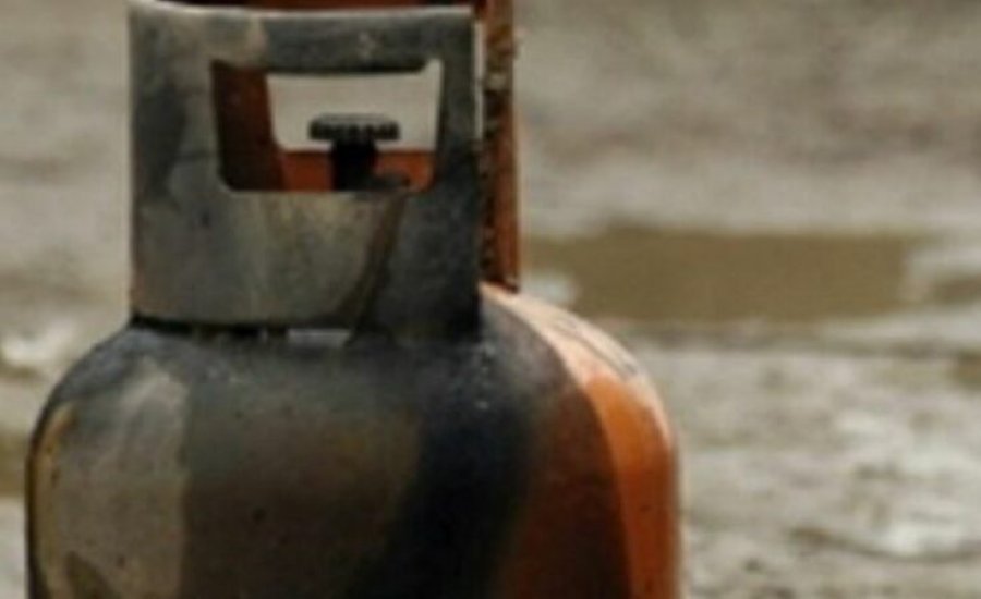 Shpërthen bombola e gazit, përfshihet nga flakët banesa në Mallakastër
