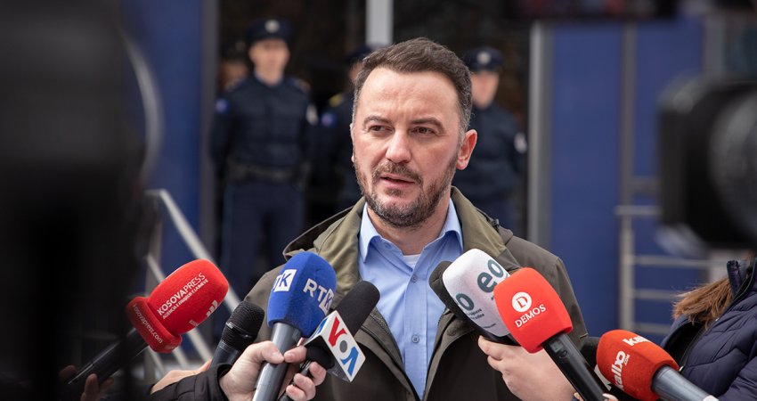 Molliqaj: Sot duhet t’i themi jo kapjes së shtetit