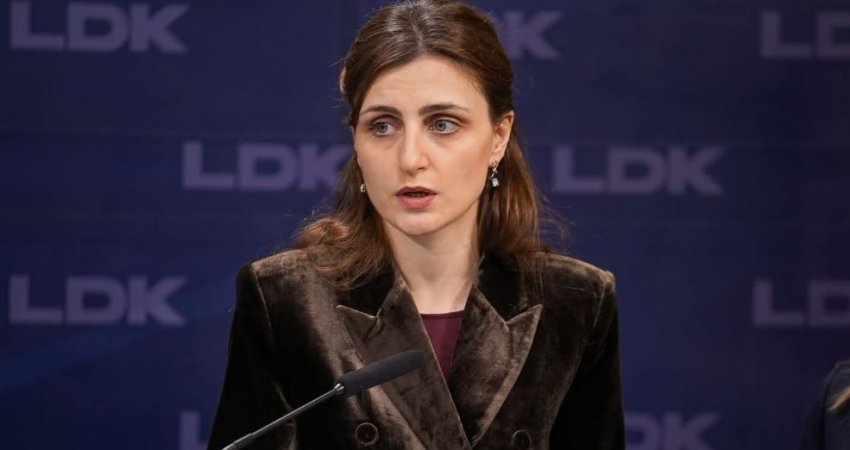 Ende s’ka ftesë për seancë, Ymeri: Qytetarët e paguajnë gjithë këtë teatër