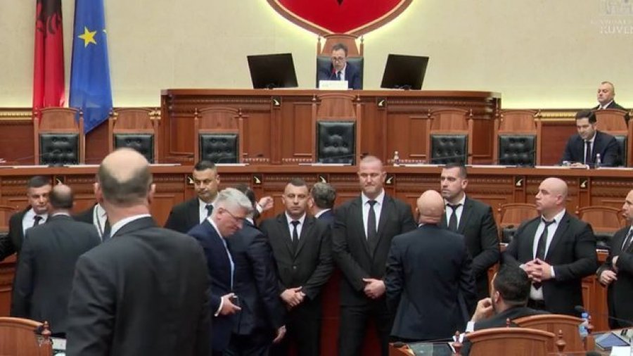Balla fyeu rëndë deputeten Albana Vokshi/ Këlliçi: Një akt i turpshëm i ‘Rilindjes’ që do paguhet