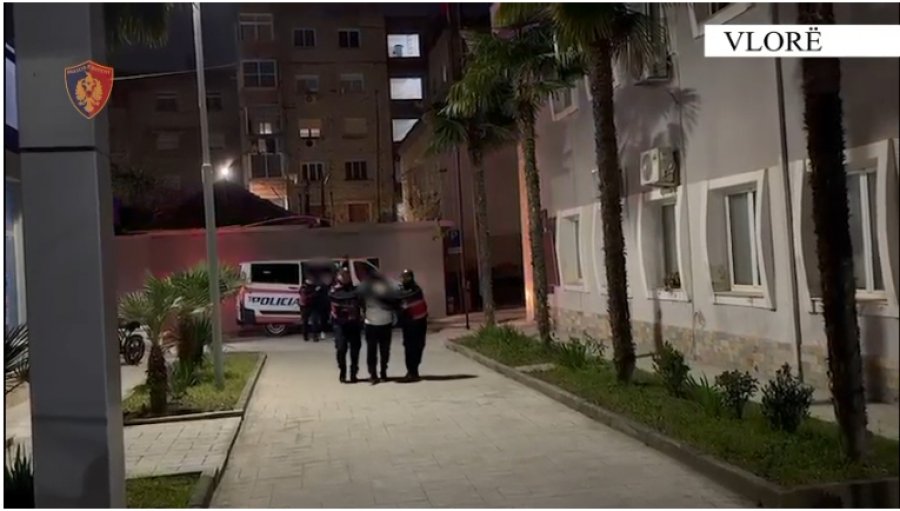 Vlorë/ Kapet 25-vjeçari me armë dhe drogë, arrestohet edhe pasagjeri në makinë me të