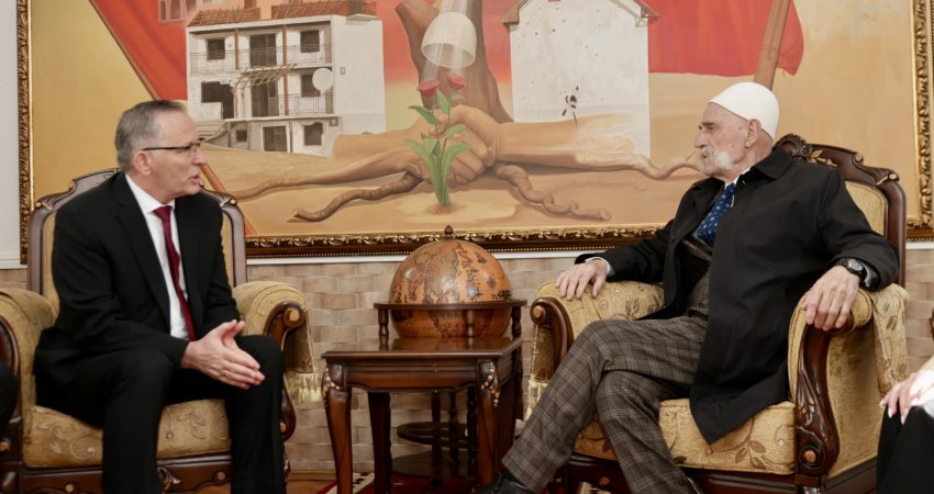 Bedri Hamza pritet nga Rifat Jashari në Prekaz: Sakrifica e familjes Jashari amanet për ta forcuar Kosovën