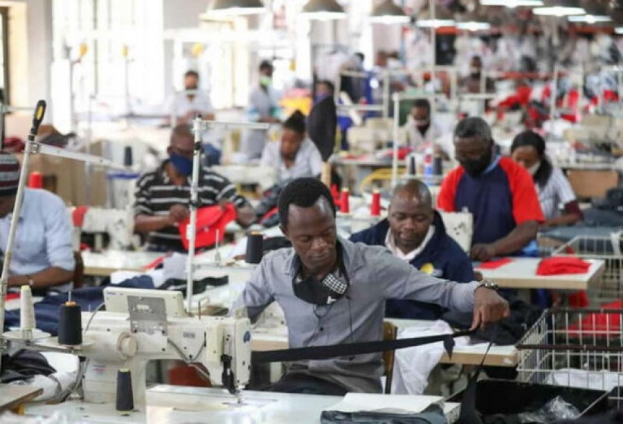 Nxehtësia ekstreme dëmton punën, shëndetin dhe gjumin në lagjet e varfra të Afrikës