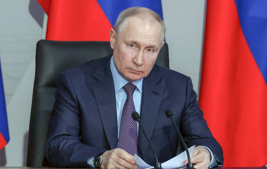 ‘Bishti që tund qenin’, Putin: Kriza ukrainase lindi nga mbështetja perëndimore për grushtin e shtetit në Kiev!