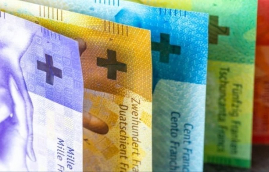 Zvicra voton për mbrojtjen kushtetuese të parave cash
