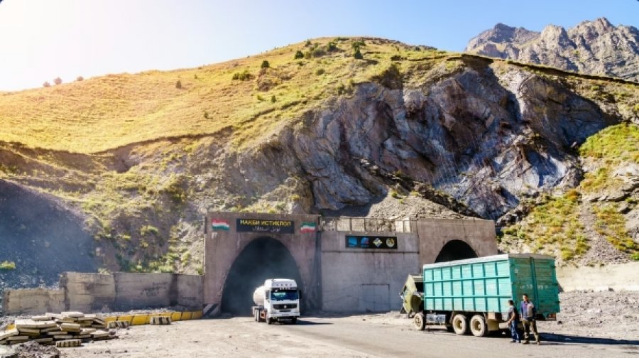 Tuneli më i errët dhe më i rrezikshëm në botë - vështirë të marrësh frymë në të dhe përplasjet janë një dukuri e shpeshtë