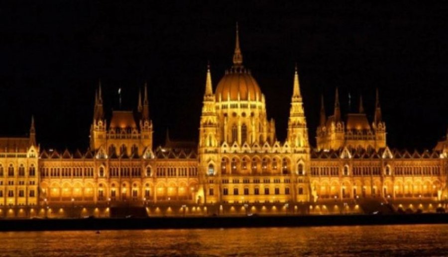 Parlamenti i Hungarisë miraton një rezolutë që refuzon anëtarësimin e Ukrainës në BE