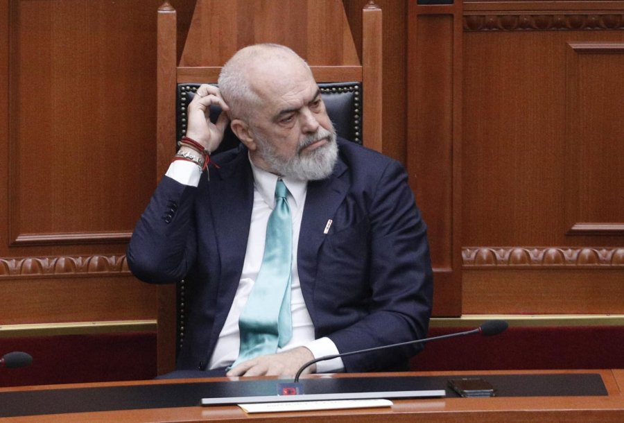 Socialistët mbrojtën Ballukun/ Ish deputeti i PS reagon ashpër, Zela: Sjellje antikombëtare, harrojeni anëtarësimin në BE!