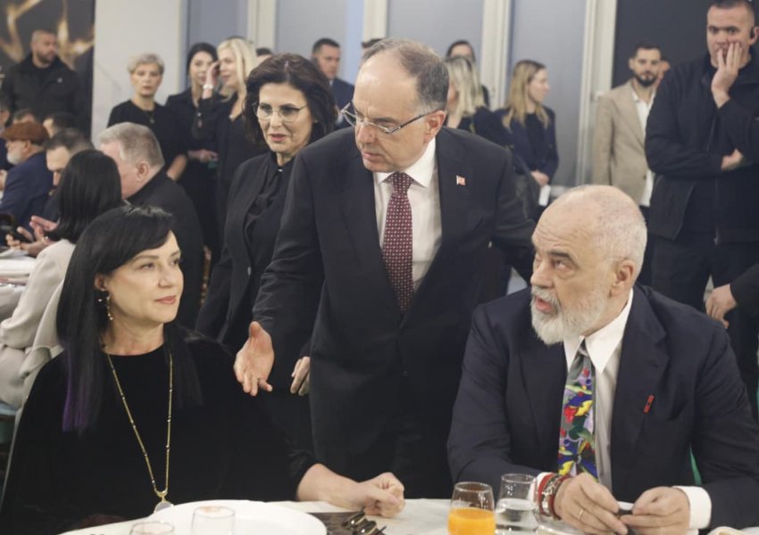 FOTOLAJM/ Iftari i turpit, Rama dhe Linda shpërfillin çiftin presidencial