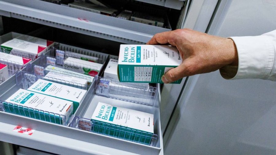 Hulumtimi: Antibiotikët mund të prishin mikrobiomën e zorrëve deri në 8 vjet