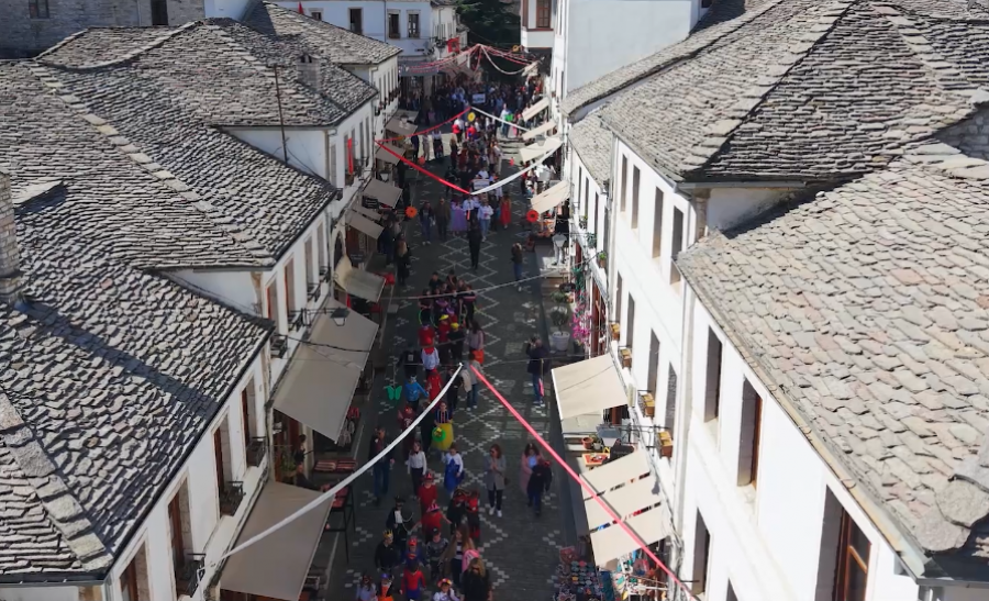 Gjirokastra feston sot karnavalet, ringjallet tradita e qytetit