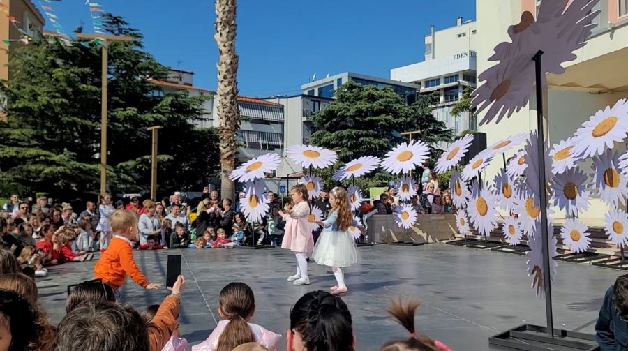 Nisin në Durrës festimet pēr  Ditën e Verës, aktivitete dhe atmosferë festive në qendër të qytetit