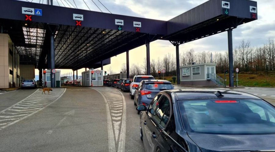 Analiza e REL: 15 marsi sjell rregulla të reja për të huajt dhe automjetet në Kosovë