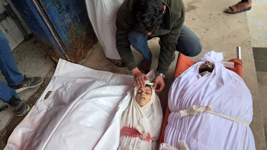 Prindër dhe fëmijë midis 11 të vrarëve në sulmet izraelite në Gaza