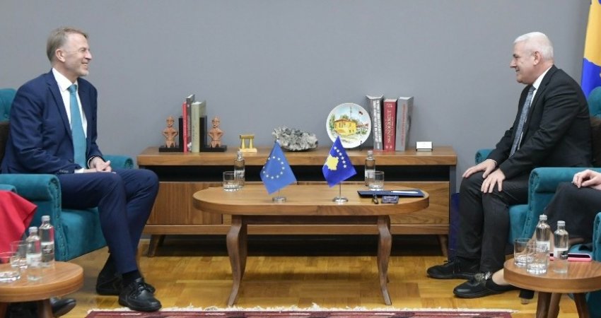 Takimi i fundit Orav-Sveçla: BE rikonfirmon mbështetjen për Kosovën