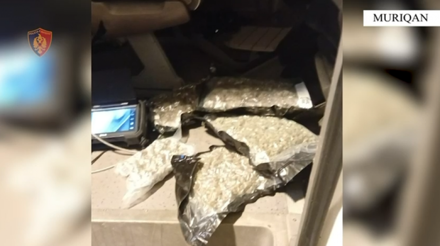 Muriqan/ Kapen 38 mijë € dhe zbulohen tetë qese me kanabis në një automjet tjetër