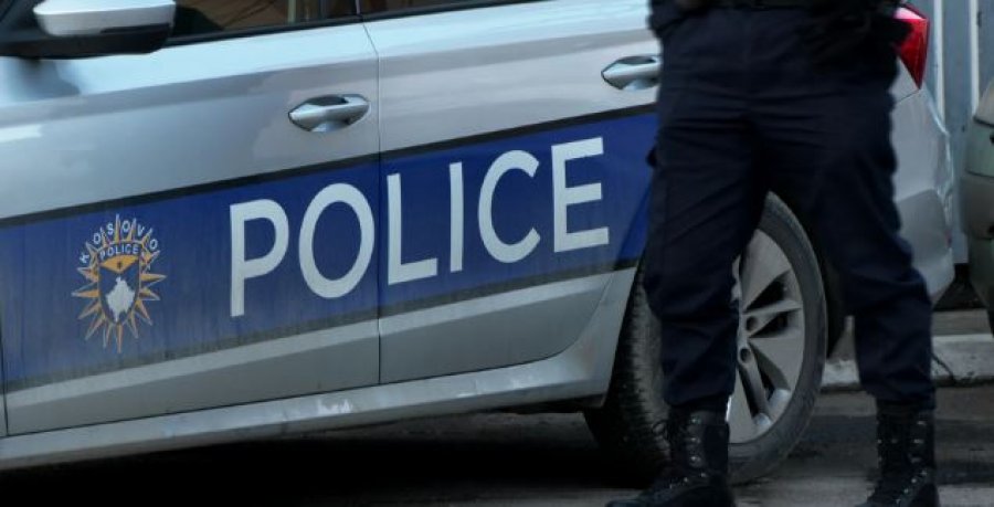 Të shtëna me armë në Mitrovicë, një person hap zjarr në drejtim të një mjeti në lëvizje
