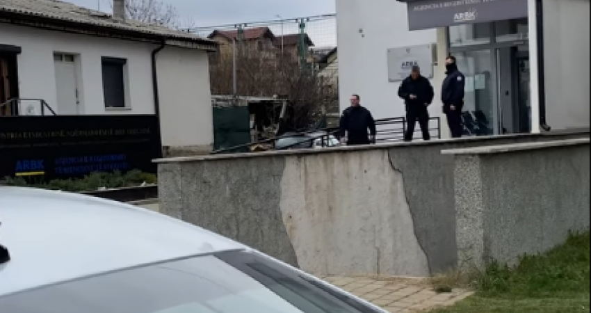 Bastisjet në ARBK, Prokuroria: Dyshime për keqpërdorim të pozitës dhe falsifikim të dokumenteve, aksioni po vazhdon