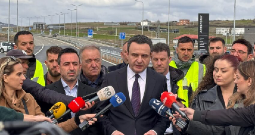 Njohja e dokumenteve nga strukturat paralele, Kurti e krahason Ligjin për të huajt me çështjen e targave