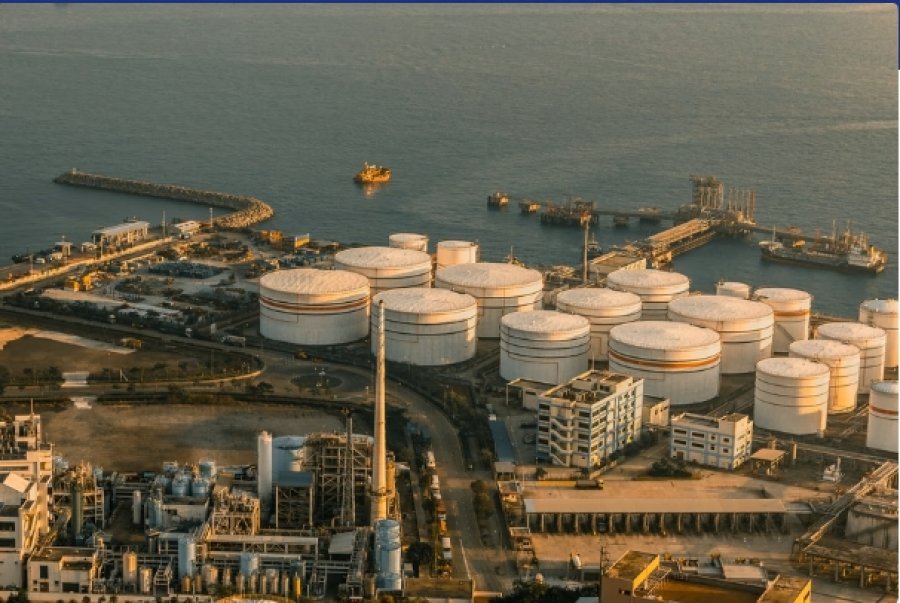 Arabia Saudite: Goditet rafineria Samred në Detin e Kuq