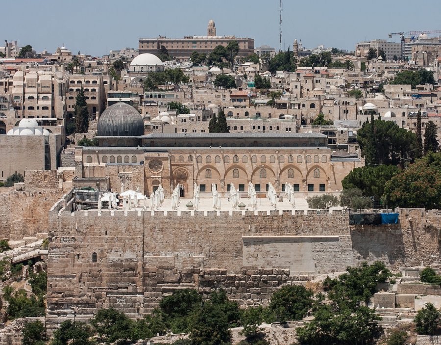 Guvernatori i Jerusalemit dënon mbylljen e Xhamisë Al-Aksa nga Izraeli për Bajram