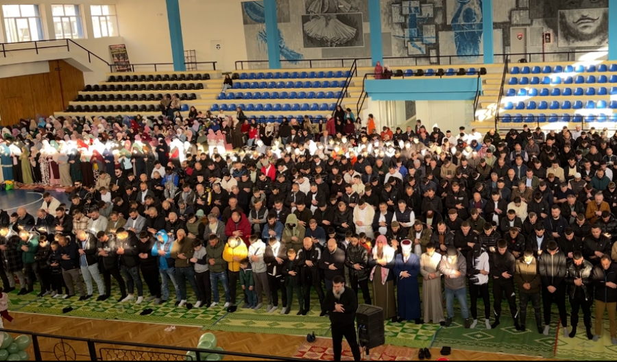 Gjirokastër besimtarët myslimanë kremtojnë Fitër Bajramin
