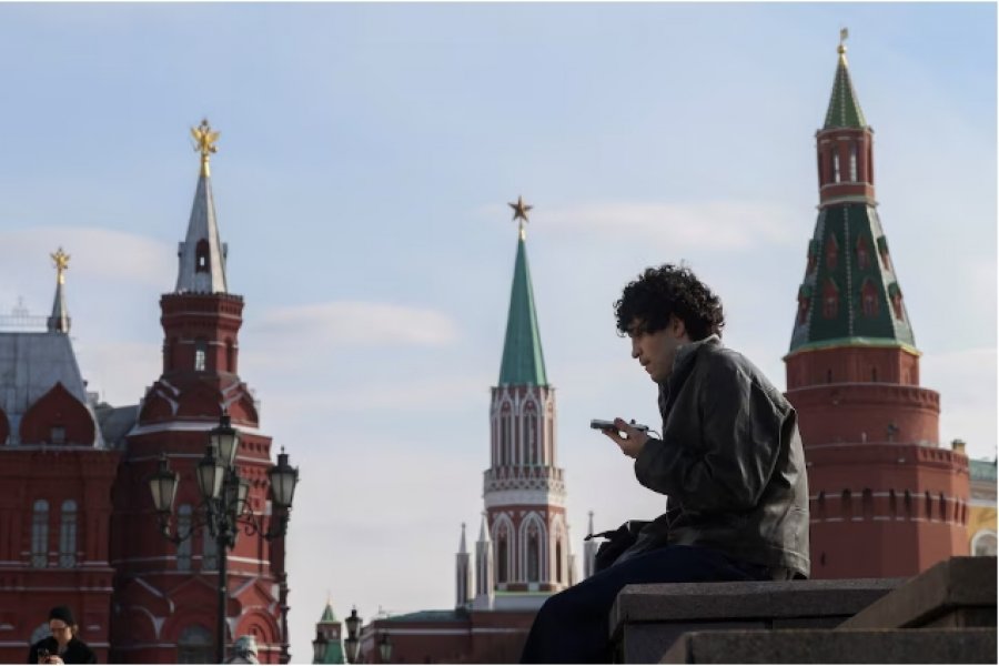 Rusia 'shtrëngon vidat'/ Qeveria po bllokon periodikisht internetin në rajone anembanë vendit, kufizon shërbimet e rrjeteve sociale